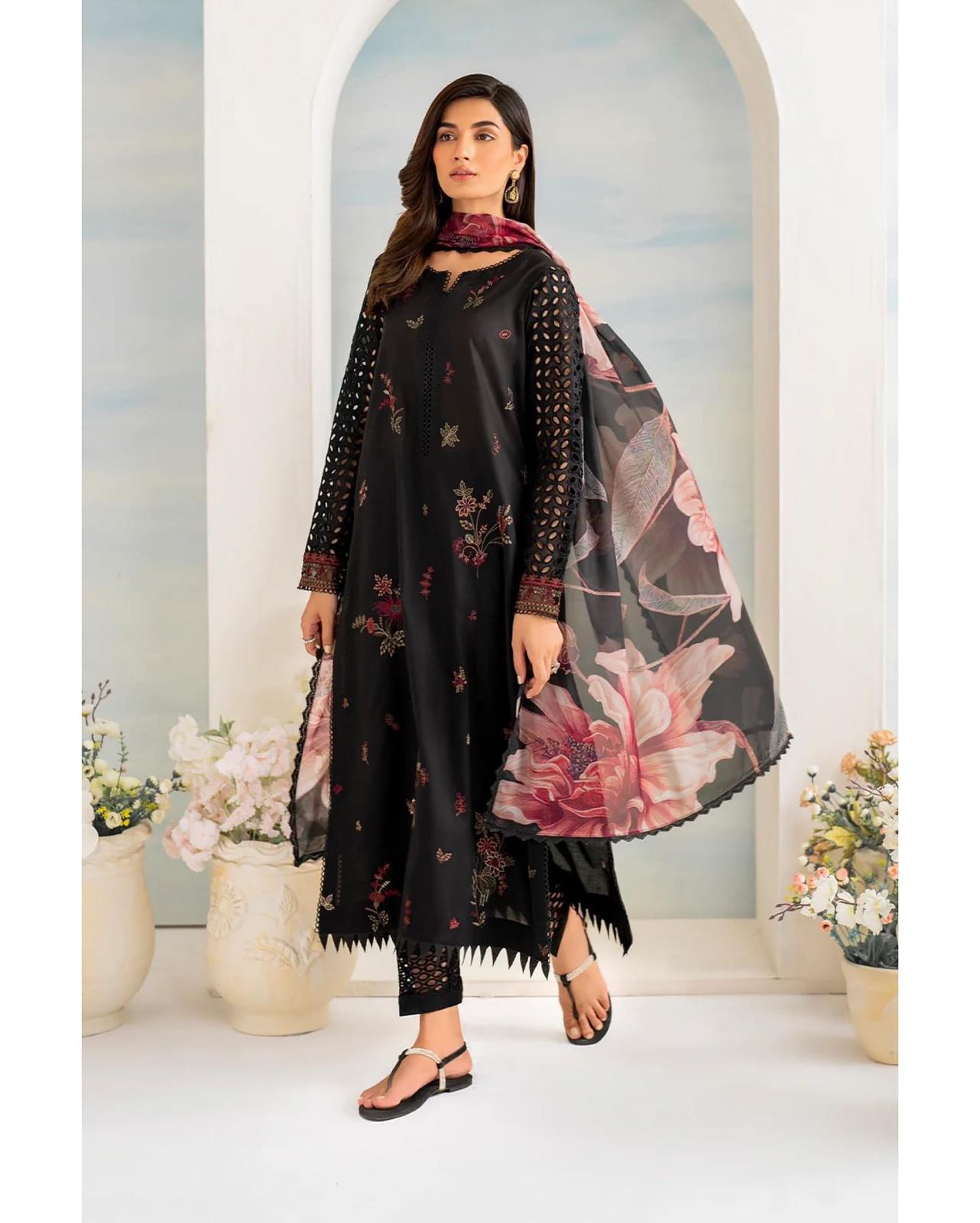 IZNIK Summer Lawn Embroided Ladies (3 Piece) Suit 2025